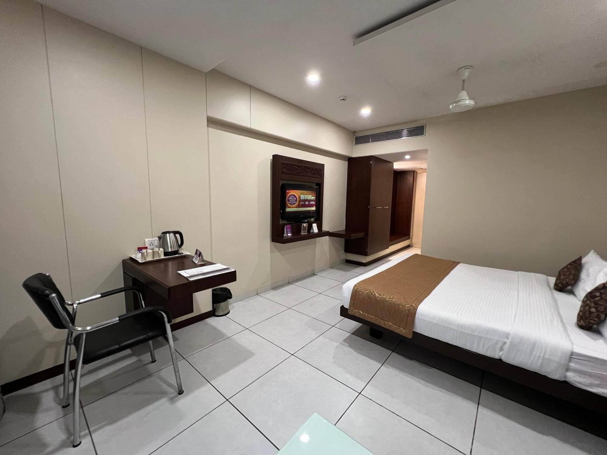 Vits Shalimar, Ankleshwar Hotel Buitenkant foto