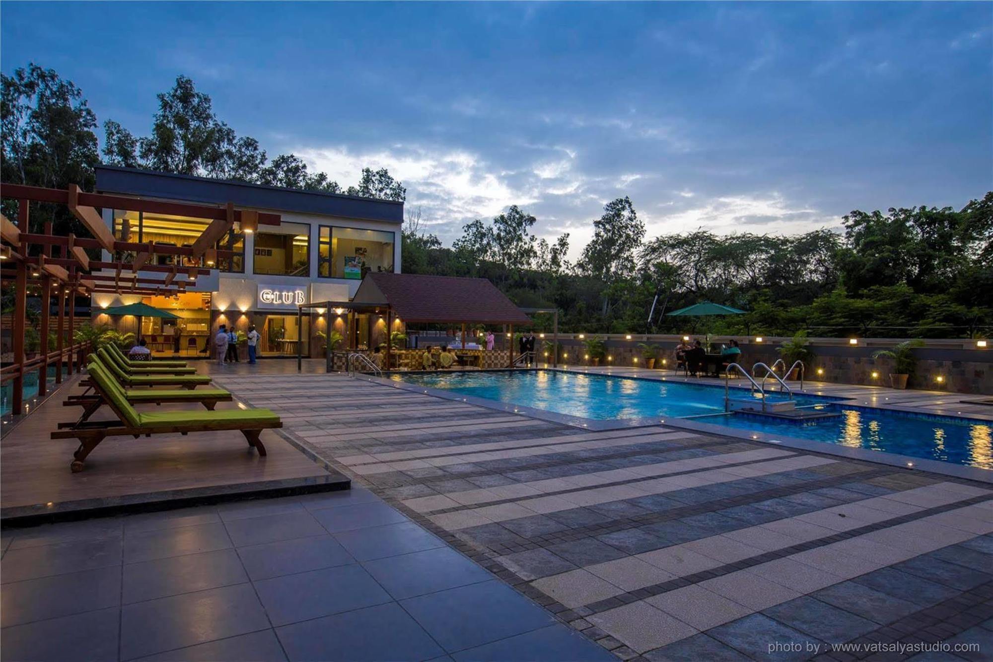Vits Shalimar, Ankleshwar Hotel Buitenkant foto