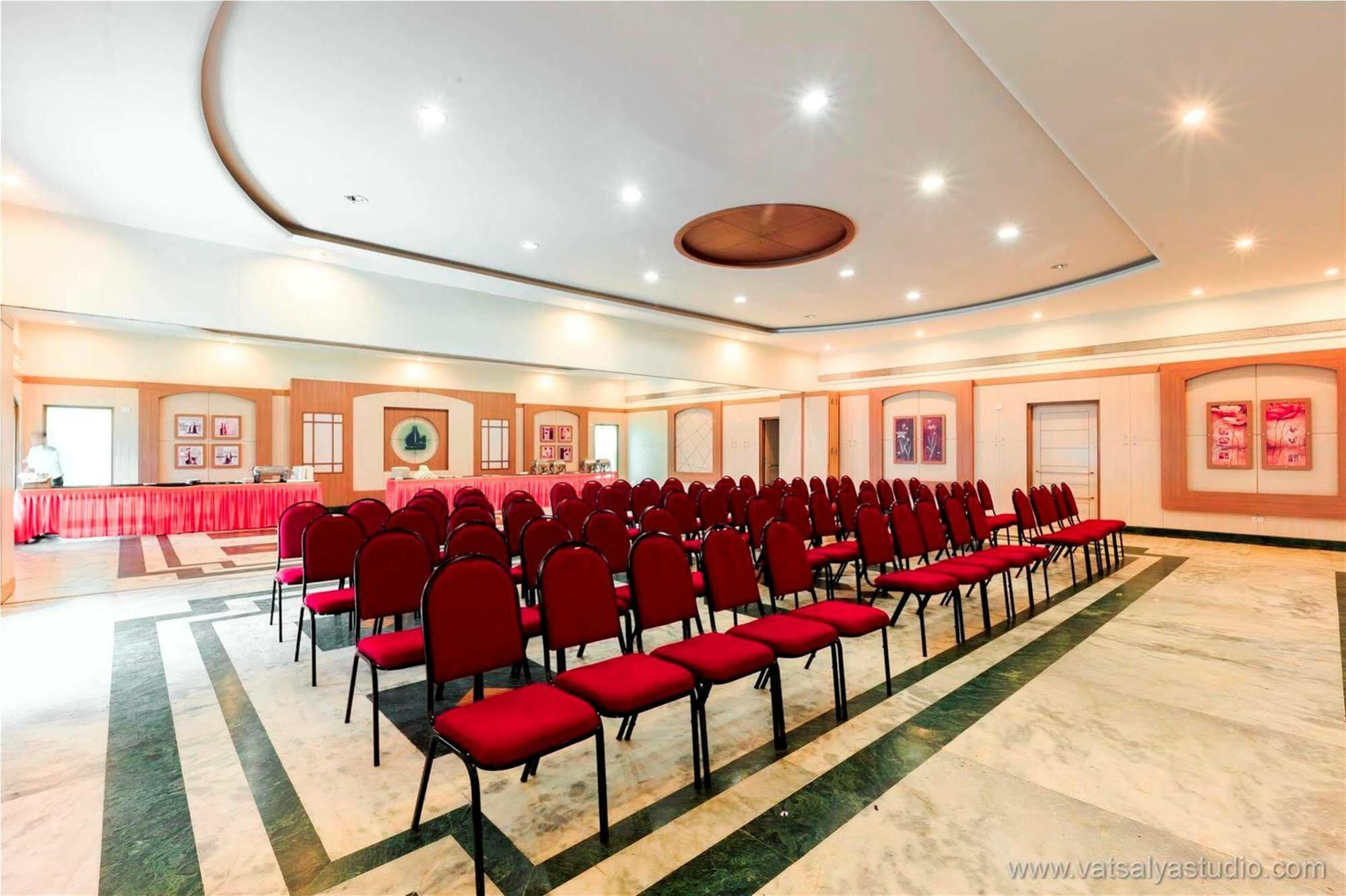 Vits Shalimar, Ankleshwar Hotel Buitenkant foto