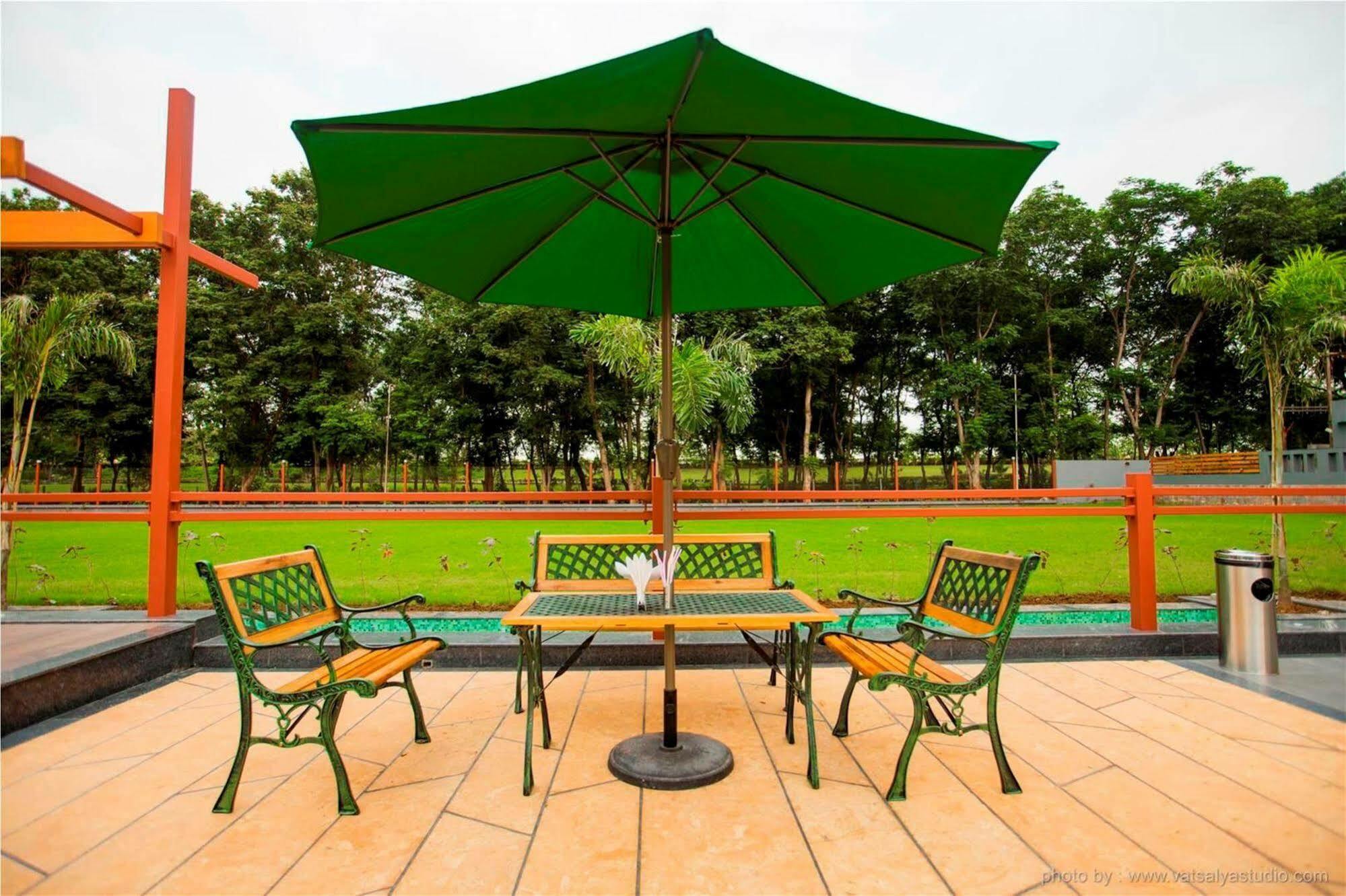Vits Shalimar, Ankleshwar Hotel Buitenkant foto