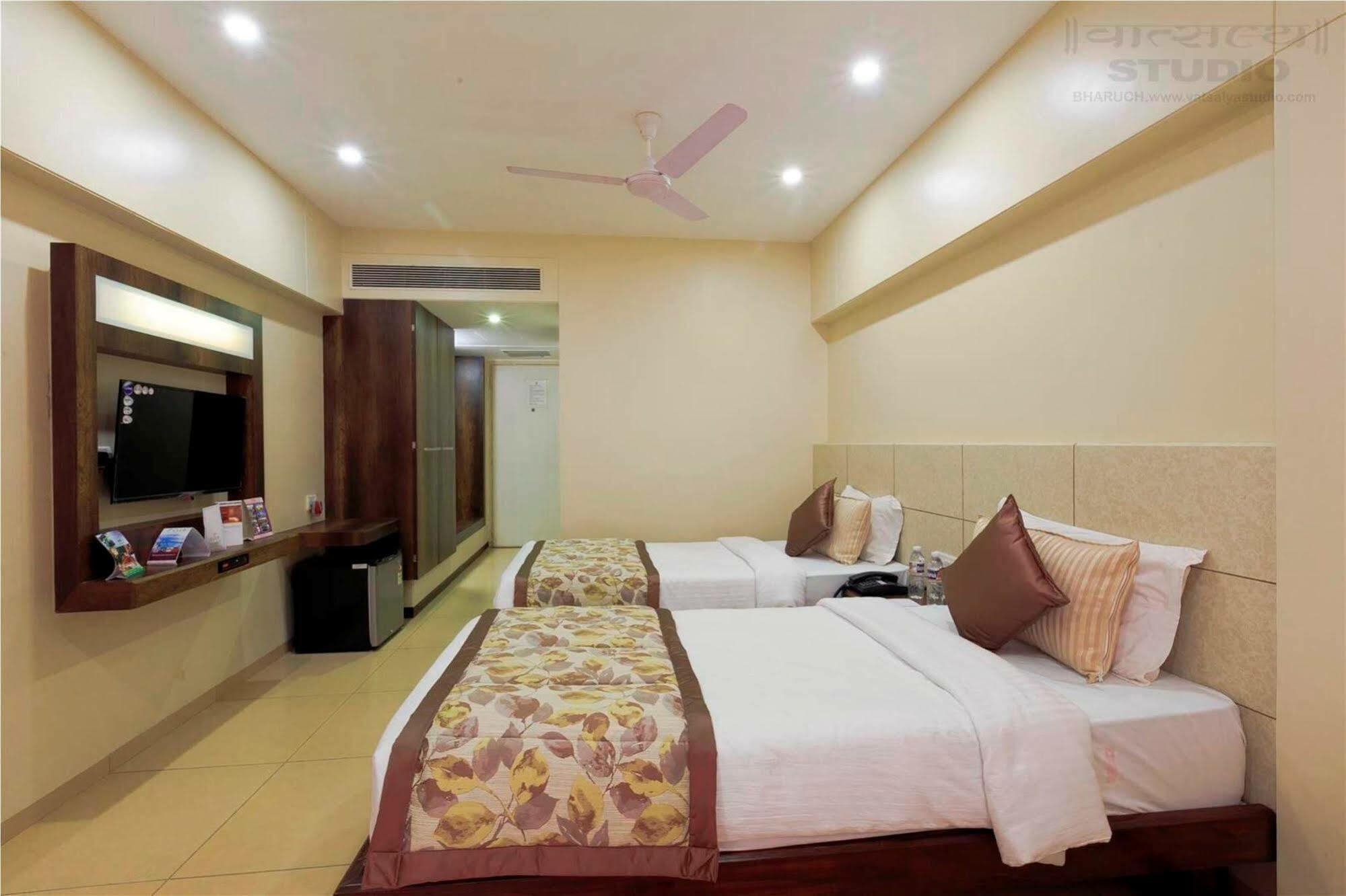 Vits Shalimar, Ankleshwar Hotel Buitenkant foto