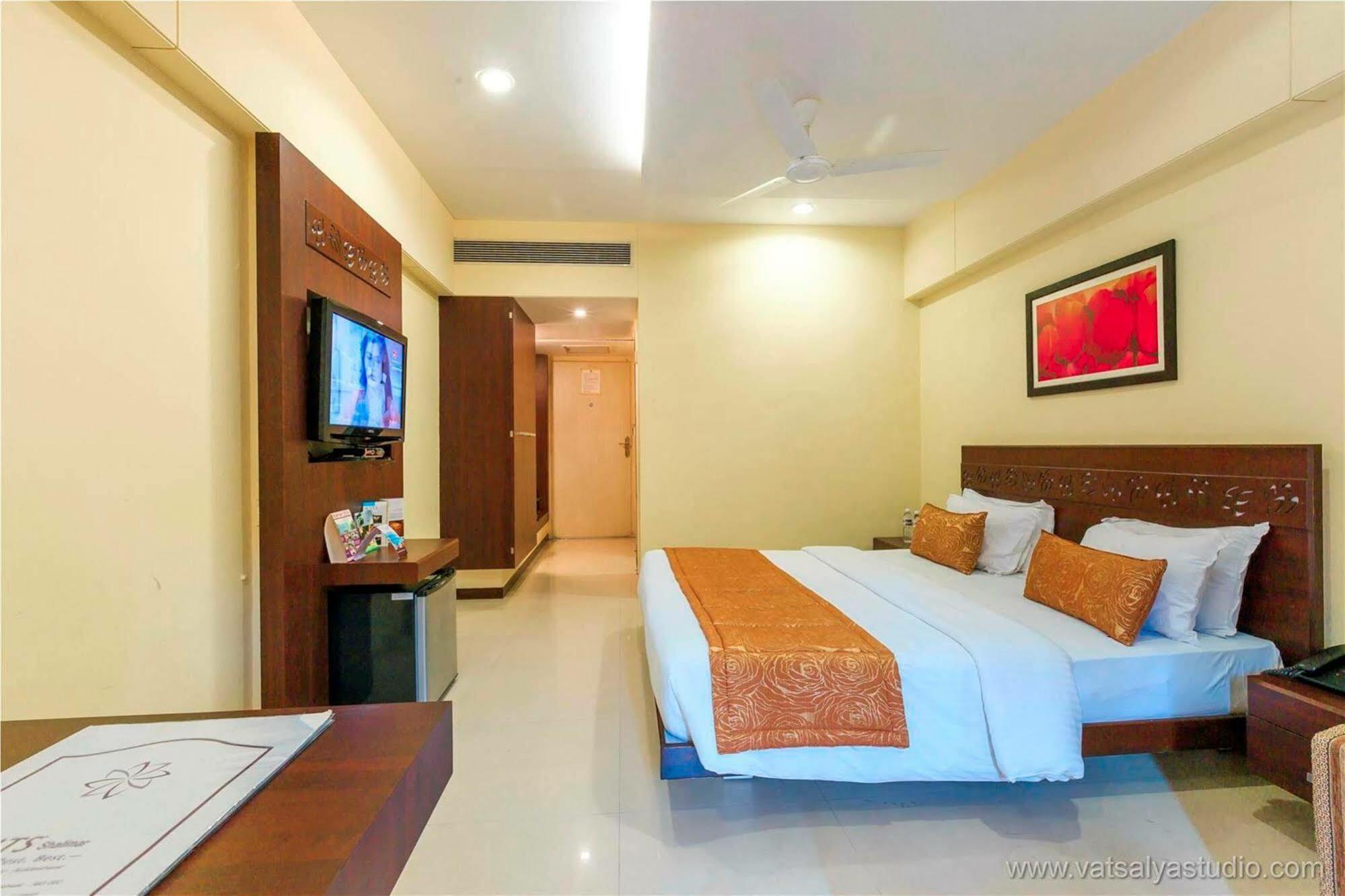 Vits Shalimar, Ankleshwar Hotel Buitenkant foto