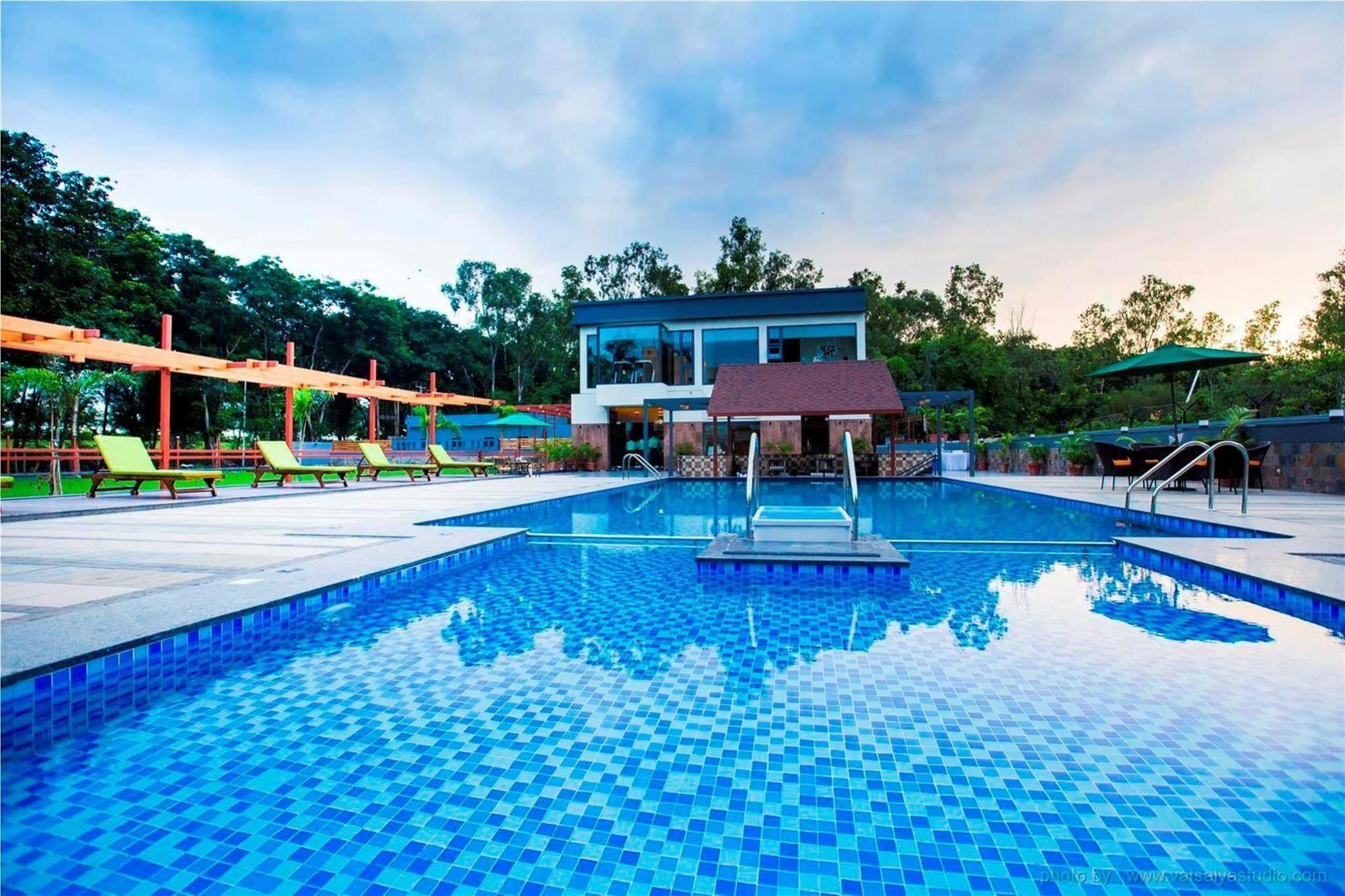 Vits Shalimar, Ankleshwar Hotel Buitenkant foto
