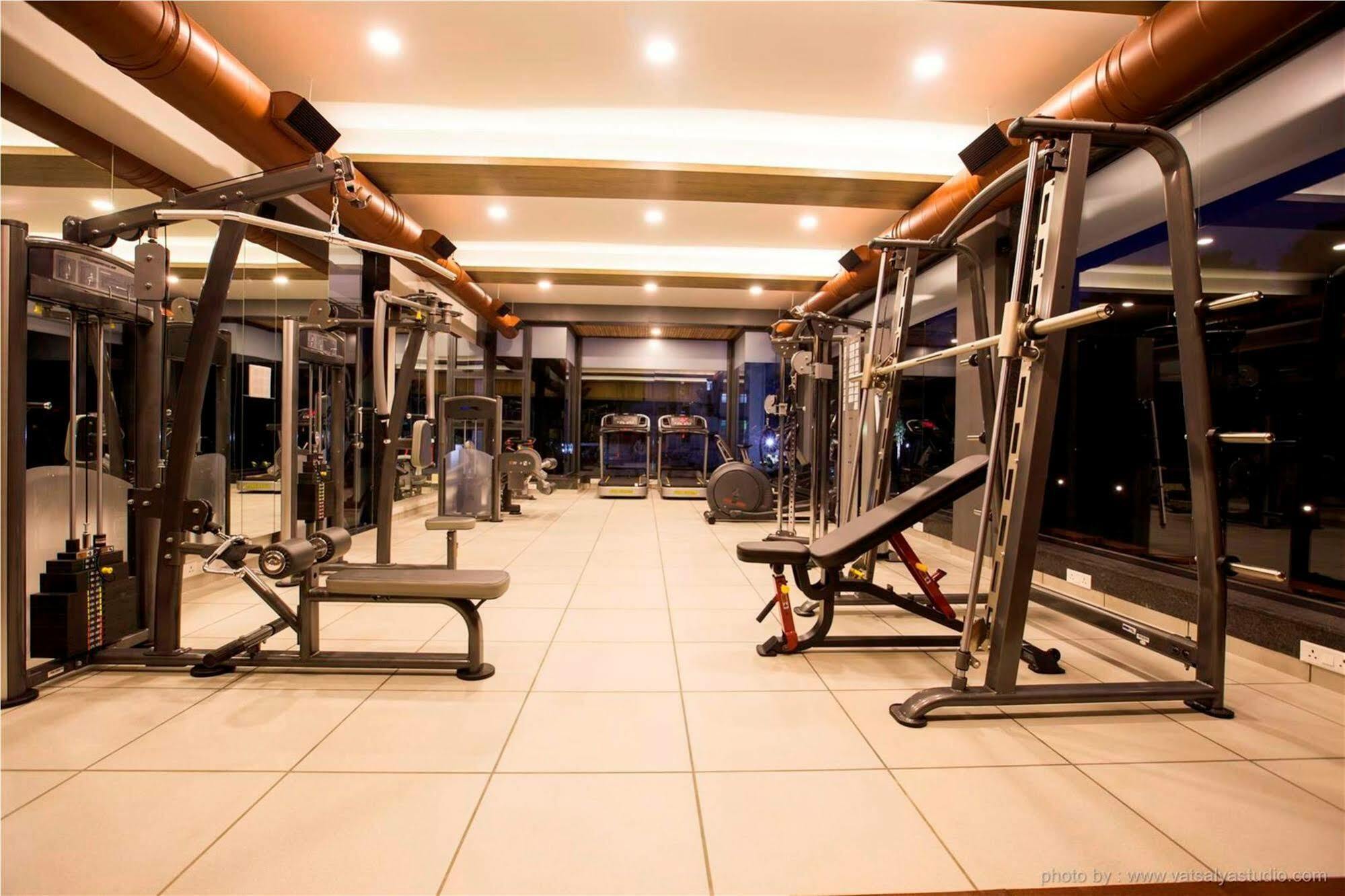 Vits Shalimar, Ankleshwar Hotel Buitenkant foto
