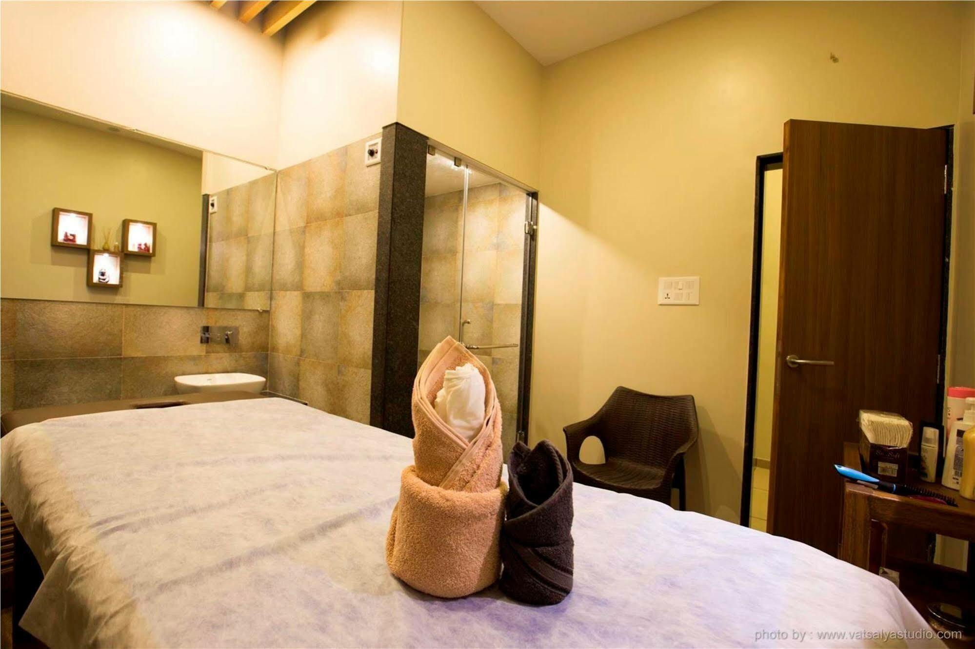 Vits Shalimar, Ankleshwar Hotel Buitenkant foto