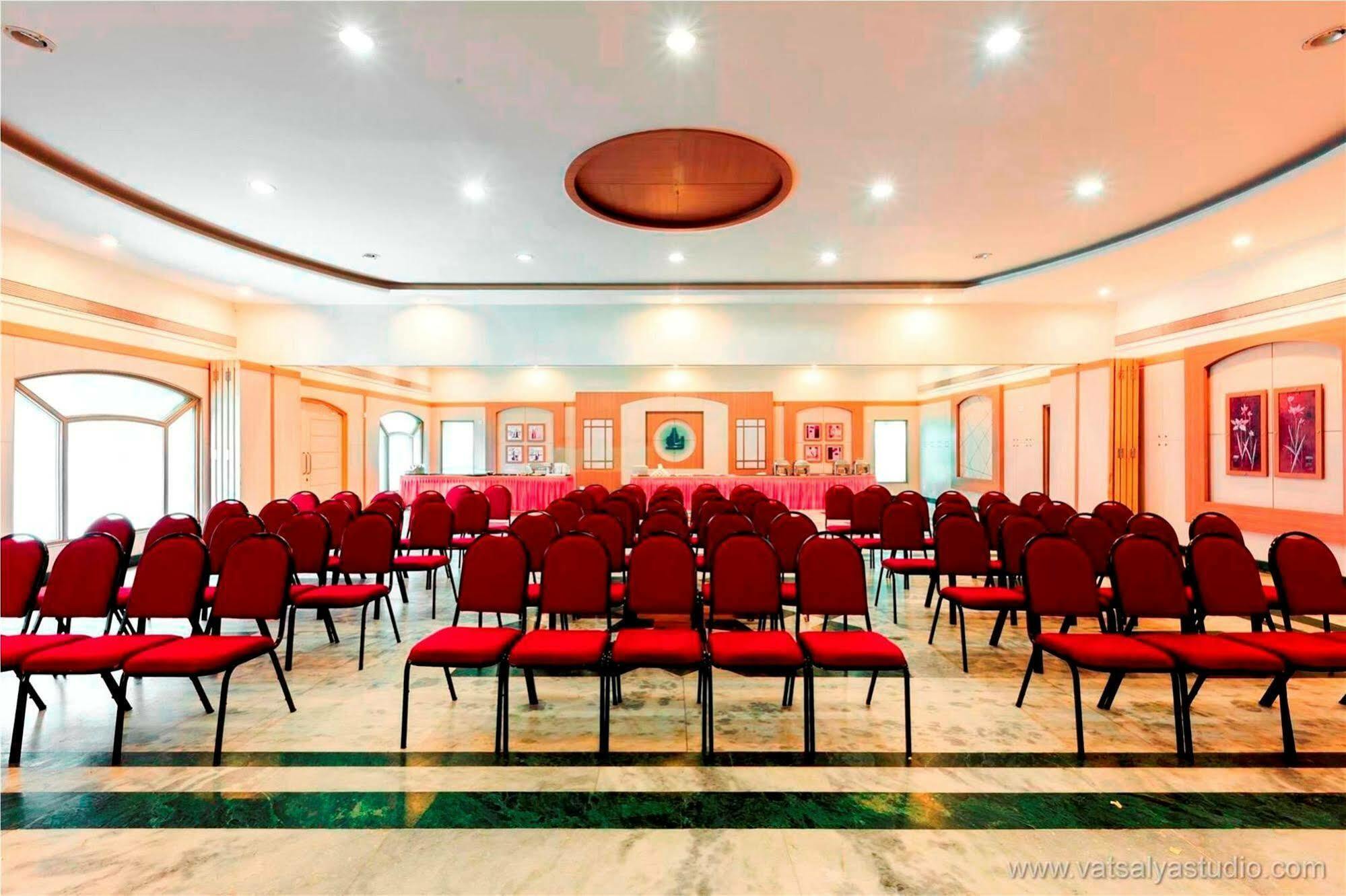 Vits Shalimar, Ankleshwar Hotel Buitenkant foto