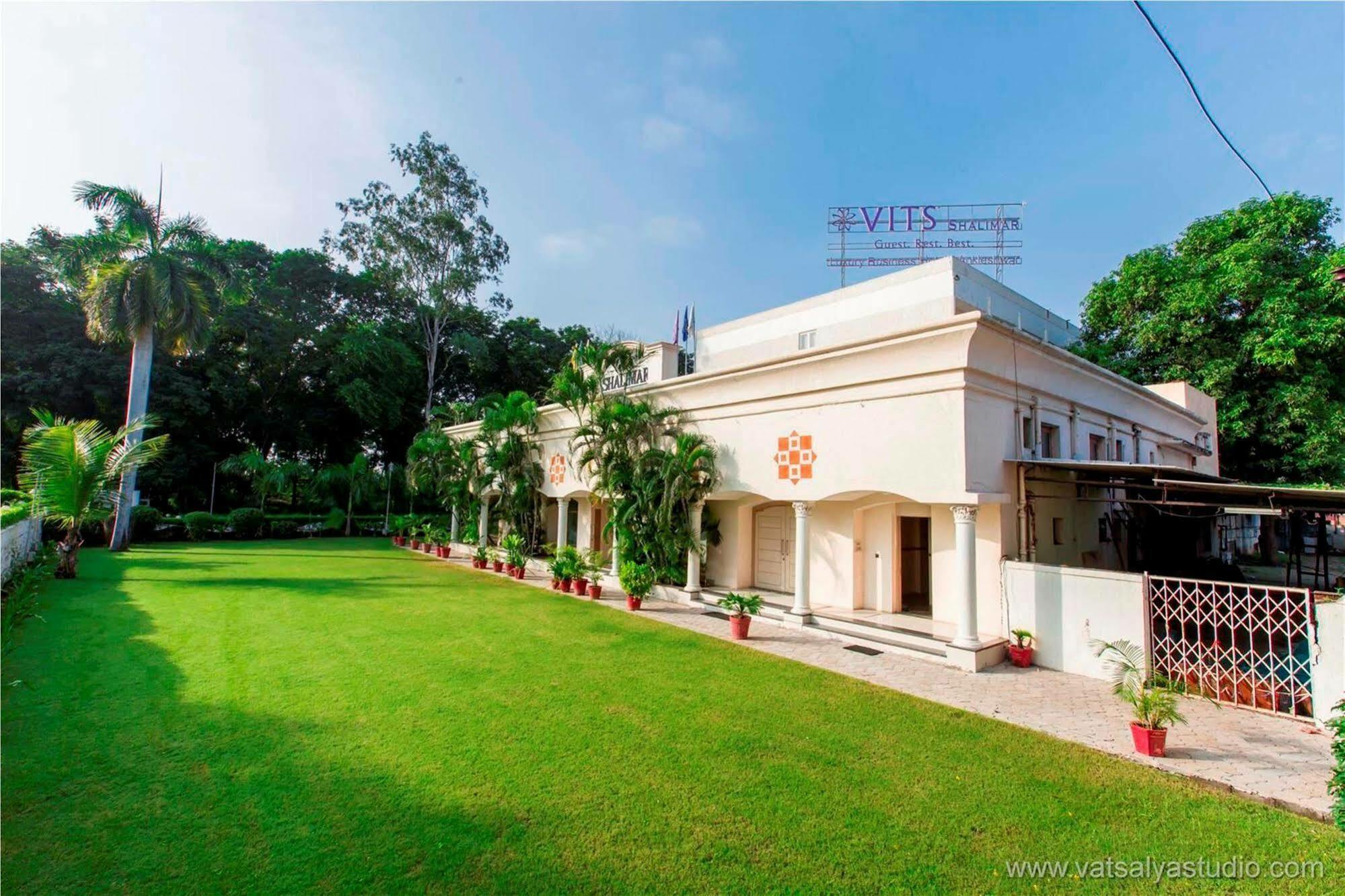 Vits Shalimar, Ankleshwar Hotel Buitenkant foto